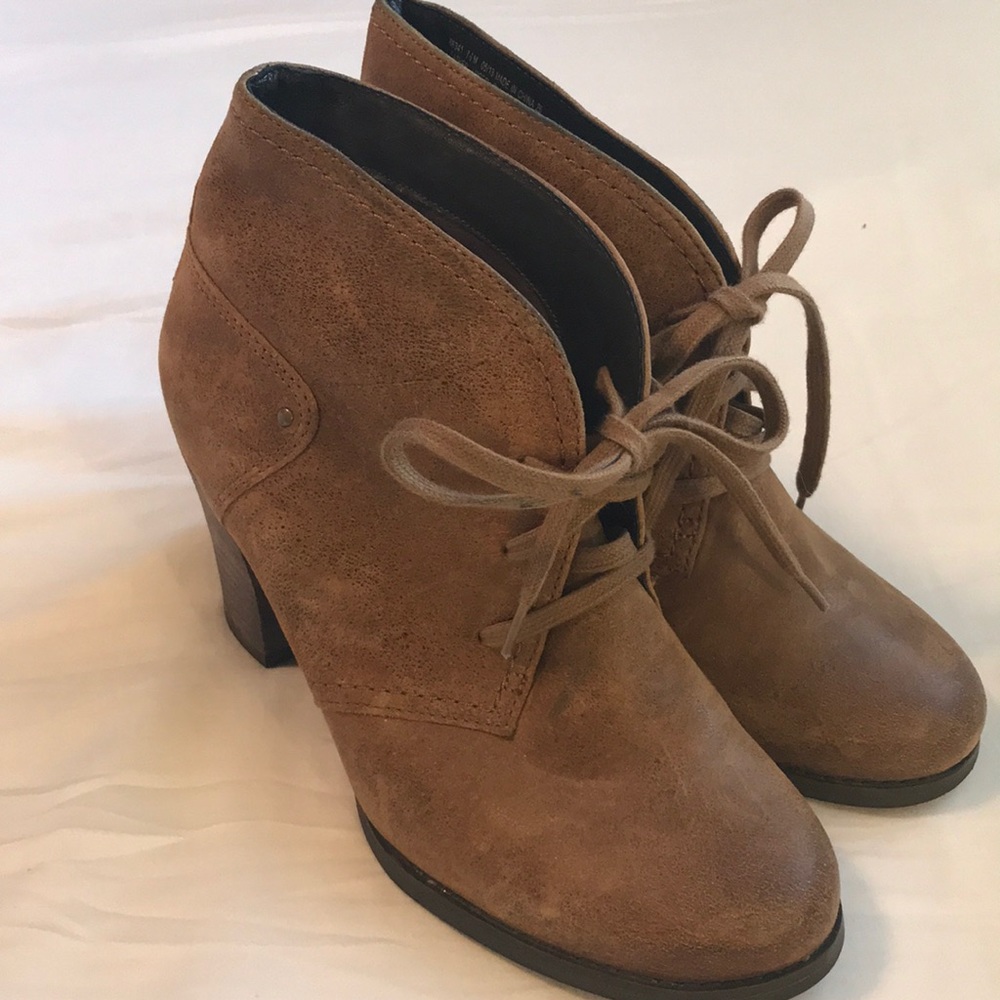 Women’s Clark’s Leather Ankle Booties Size 7.5